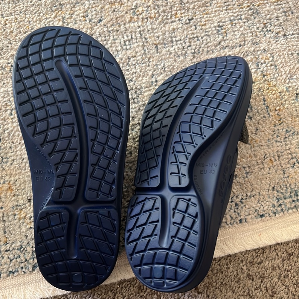 OOFOS Navy Recovery Flip Flops thong sandals Women’s 12 Men’s 10 NEW - Picture 8 of 8